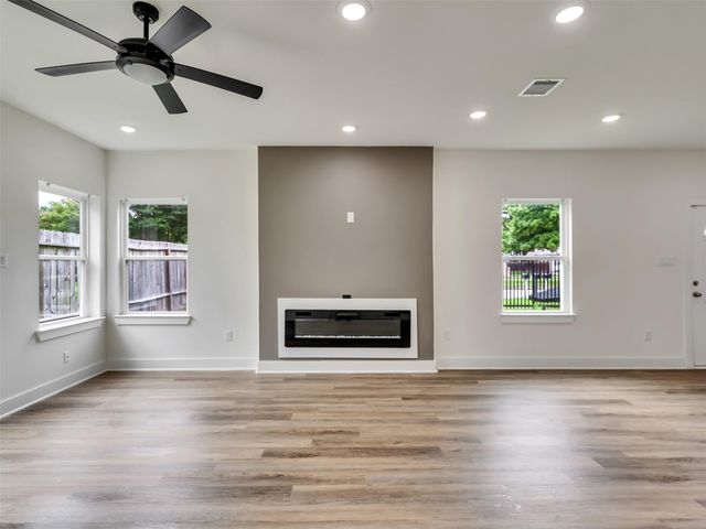 855 S Victory Drive C, Houston, TX 77088