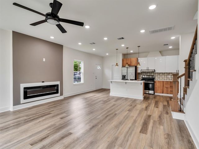 855 S Victory Drive C, Houston, TX 77088