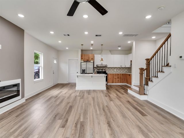 855 S Victory Drive C, Houston, TX 77088
