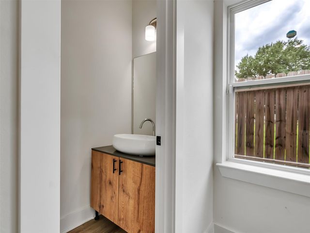 855 S Victory Drive C, Houston, TX 77088