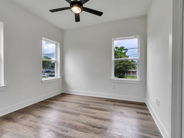 855 S Victory Drive C, Houston, TX 77088