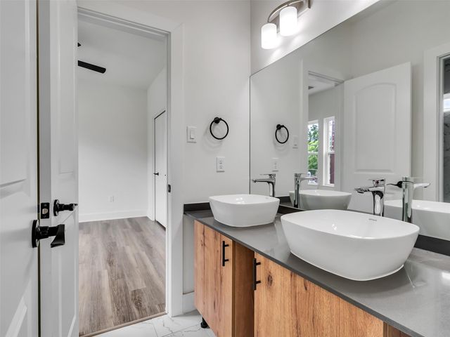 855 S Victory Drive C, Houston, TX 77088