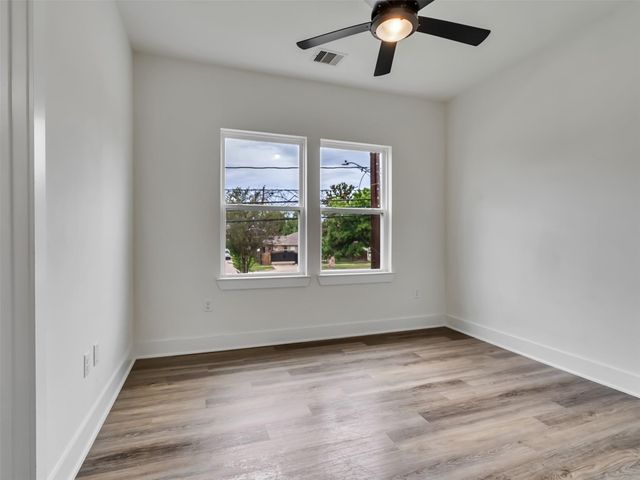 855 S Victory Drive C, Houston, TX 77088