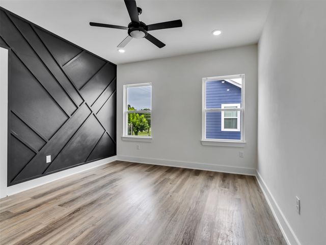 855 S Victory Drive C, Houston, TX 77088