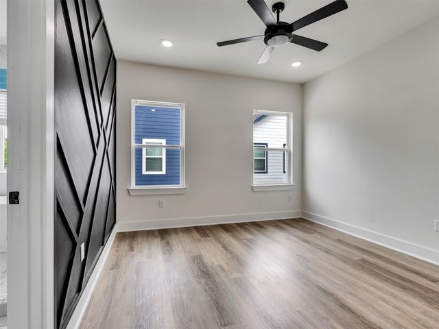 855 S Victory Drive C, Houston, TX 77088