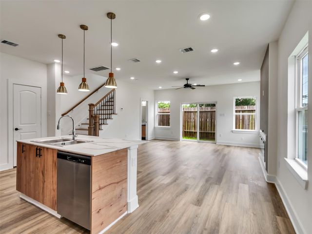 855 S Victory Drive C, Houston, TX 77088