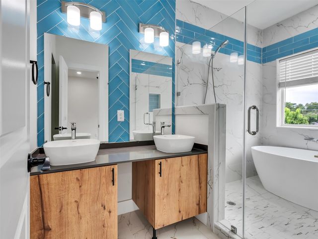 855 S Victory Drive C, Houston, TX 77088