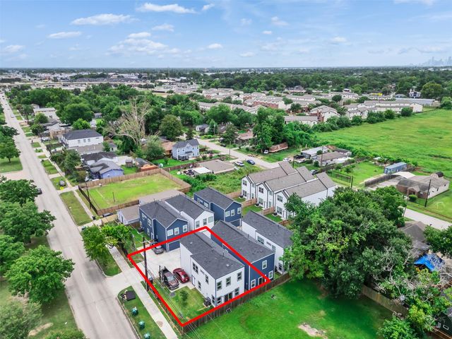 855 S Victory Drive C, Houston, TX 77088