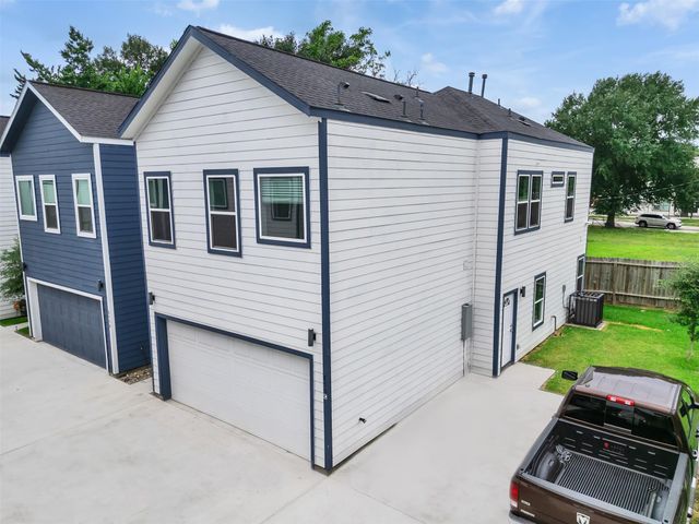 855 S Victory Drive C, Houston, TX 77088