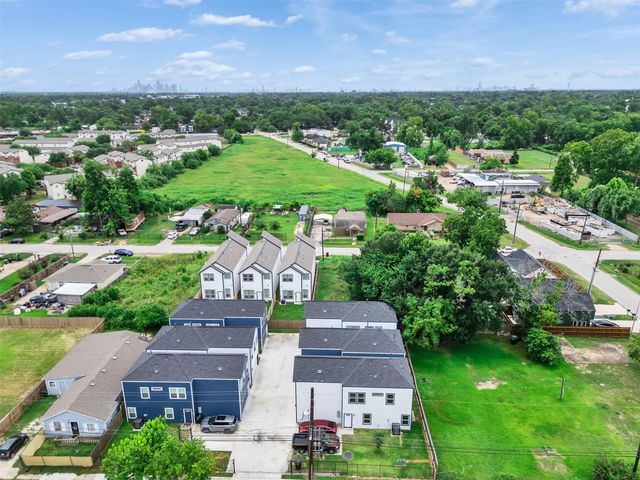 855 S Victory Drive C, Houston, TX 77088