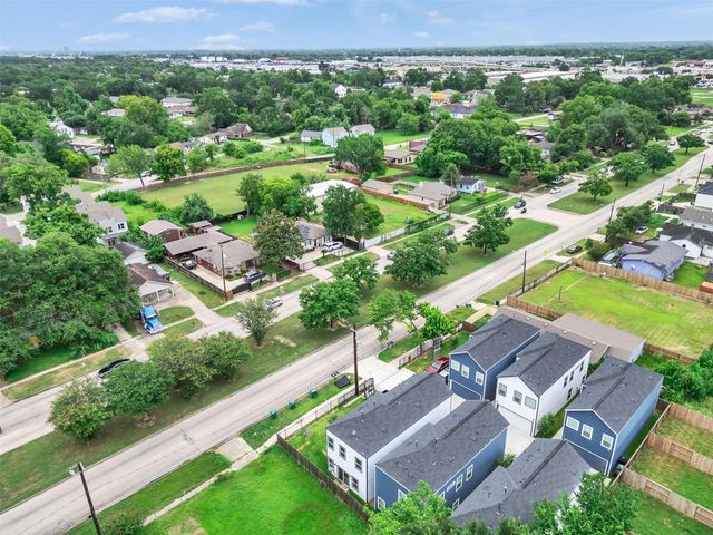 855 S Victory Drive C, Houston, TX 77088