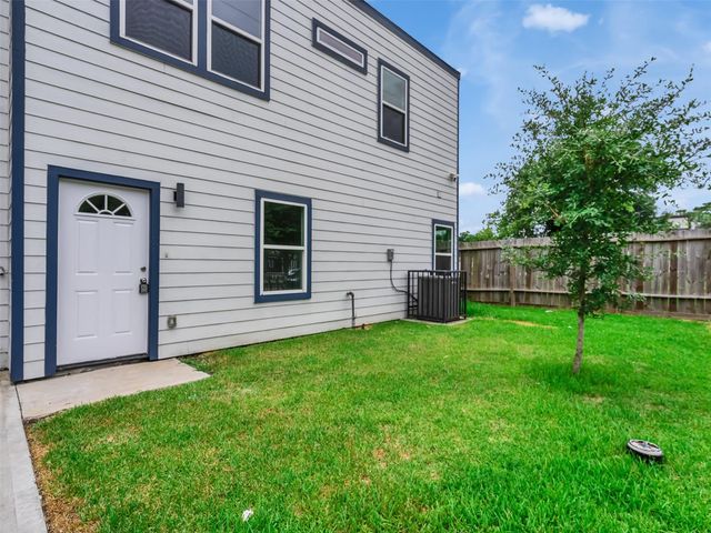 855 S Victory Drive C, Houston, TX 77088