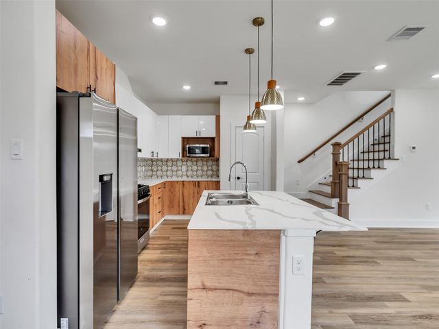855 S Victory Drive C, Houston, TX 77088