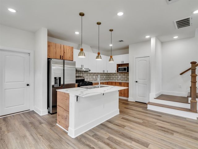 855 S Victory Drive C, Houston, TX 77088