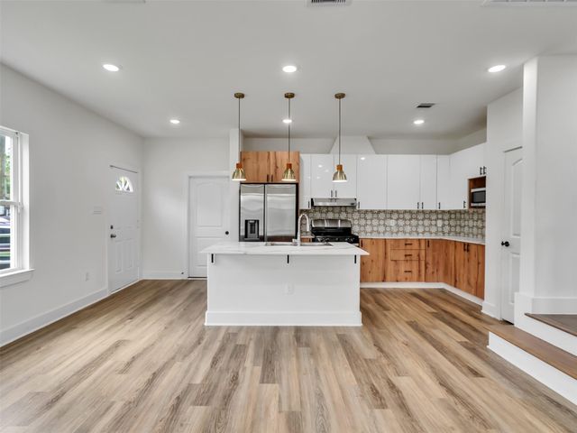 855 S Victory Drive C, Houston, TX 77088