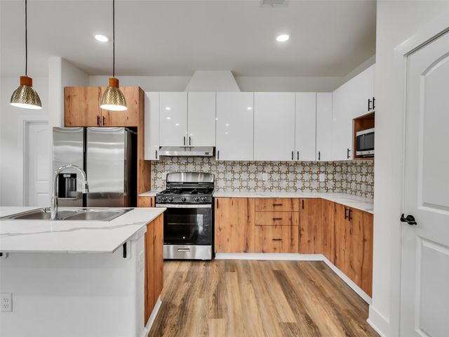 855 S Victory Drive C, Houston, TX 77088