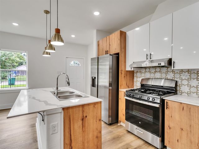 855 S Victory Drive C, Houston, TX 77088
