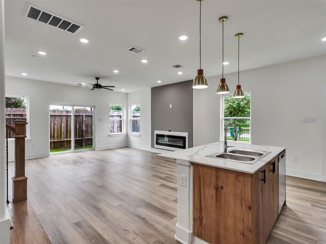 855 S Victory Drive C, Houston, TX 77088