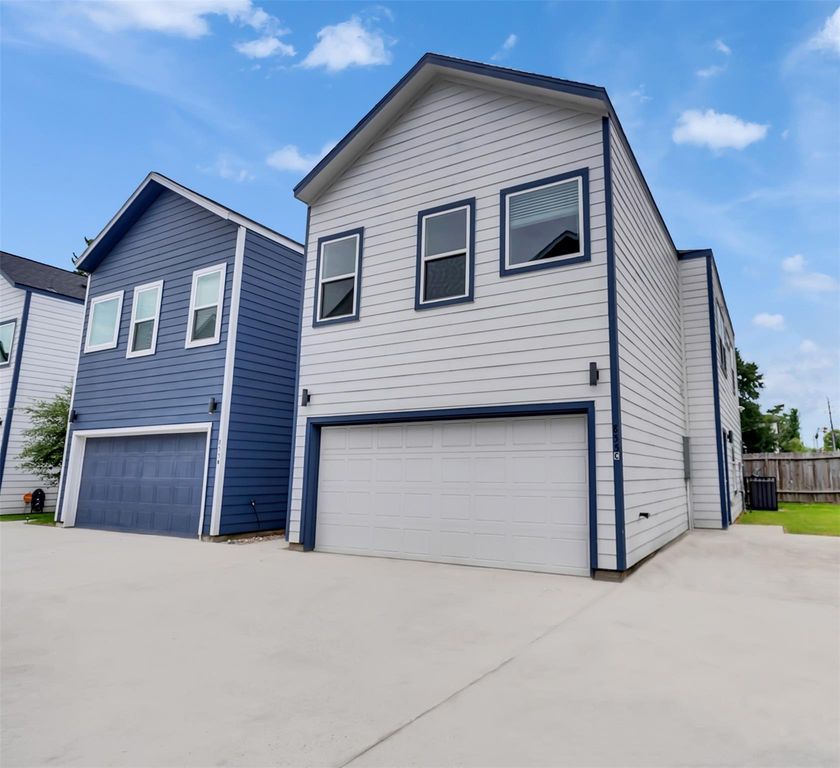 855 S Victory Drive C, Houston, TX 77088