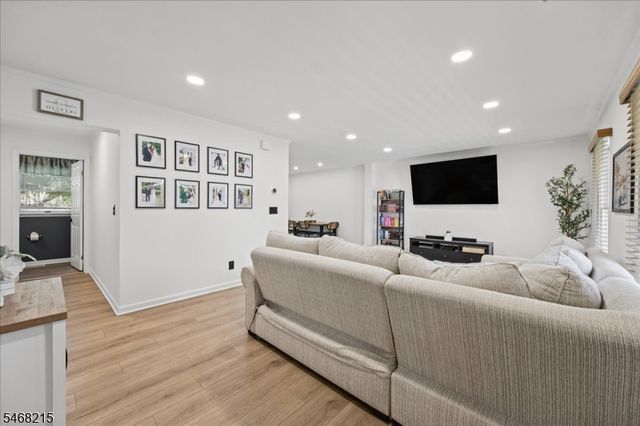 36 Kingswood Rd, Branchburg Twp., NJ 08876