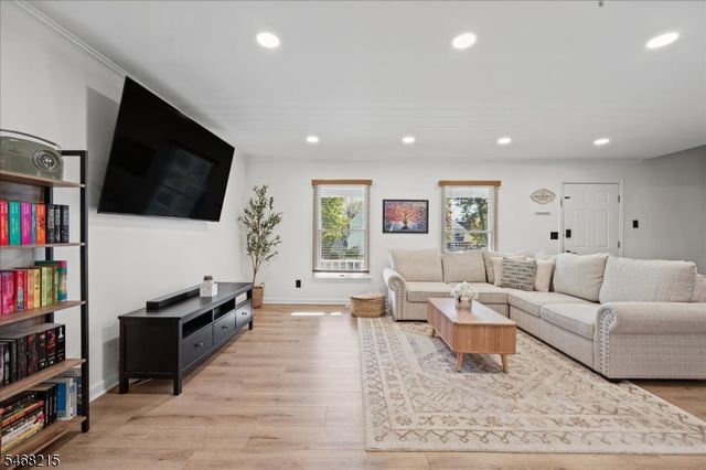 36 Kingswood Rd, Branchburg Twp., NJ 08876