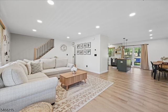 36 Kingswood Rd, Branchburg Twp., NJ 08876