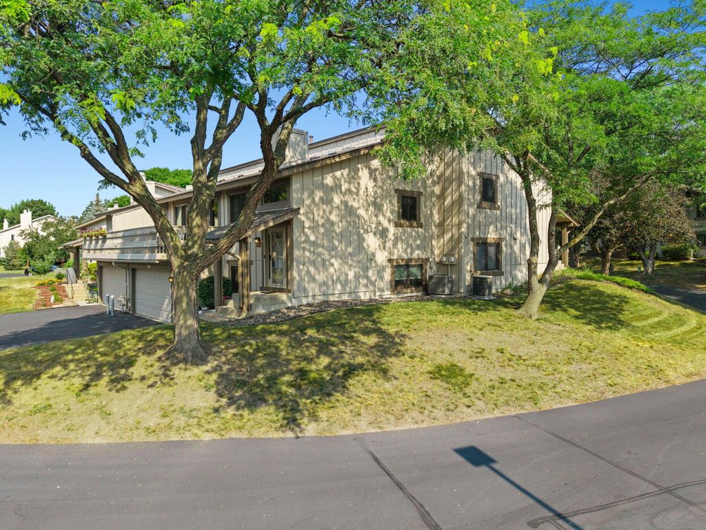 7232 Woodstock Curve, Bloomington, MN 55438 — photo 3