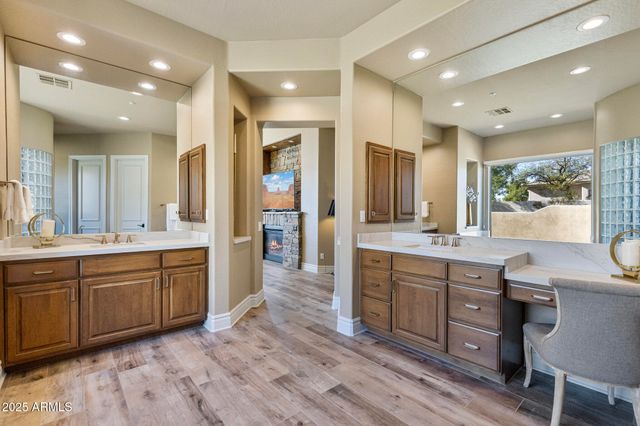 6419 E GREYTHORN Drive, Scottsdale, AZ 85266