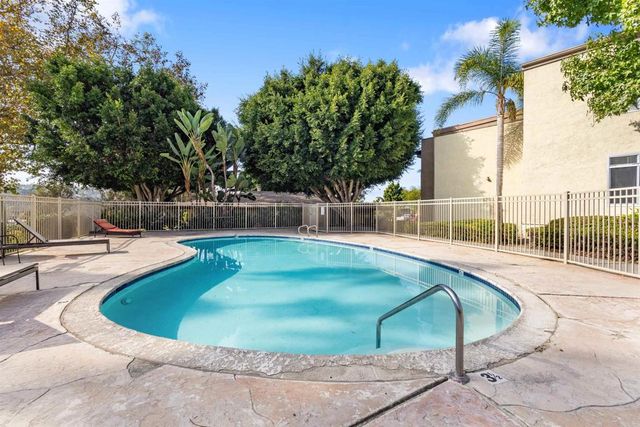 432 Edgehill Lane 74, Oceanside, CA 92054