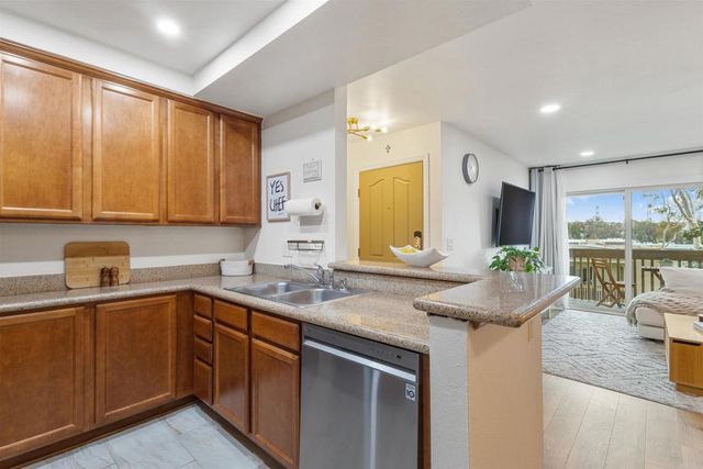 432 Edgehill Lane 74, Oceanside, CA 92054