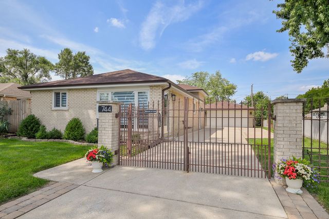 744 N Neva Avenue, Addison, IL 60101