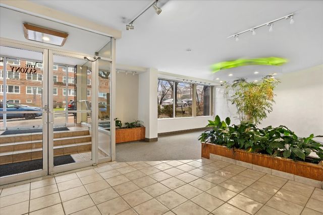 8715 165th St Apt 4B, New York City, NY 11432