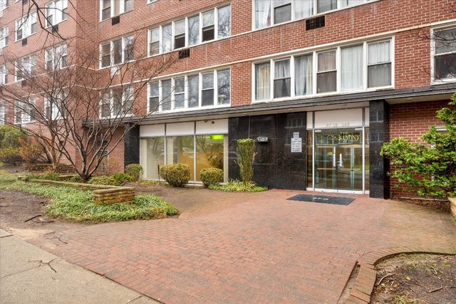 8715 165th St Apt 4B, New York City, NY 11432