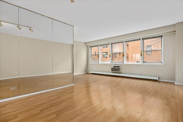 8715 165th St Apt 4B, New York City, NY 11432