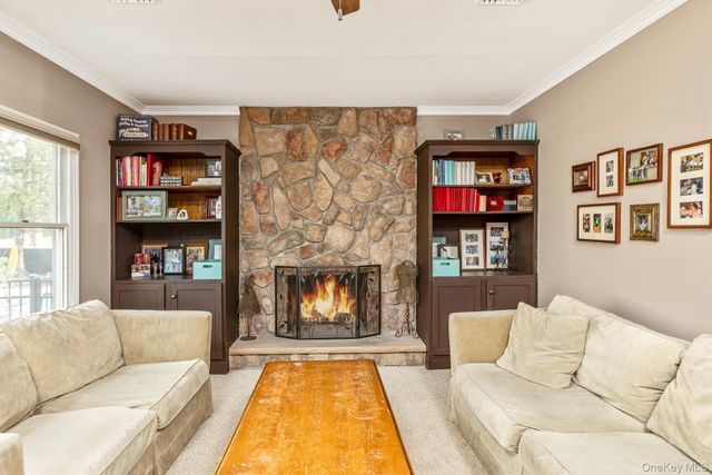 27 Richie Court N, Saint James, NY 11780