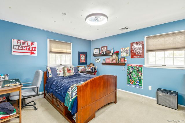 27 Richie Court N, Saint James, NY 11780