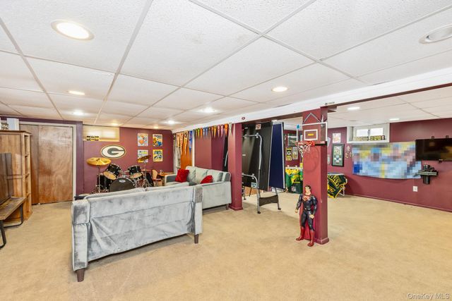 27 Richie Court N, Saint James, NY 11780