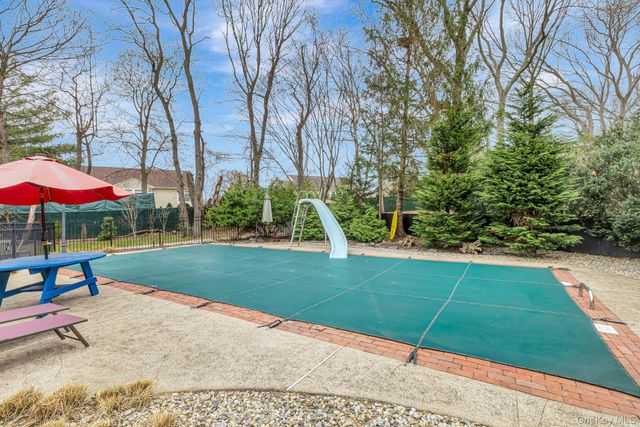 27 Richie Court N, Saint James, NY 11780