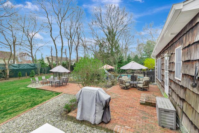 27 Richie Court N, Saint James, NY 11780