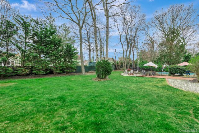 27 Richie Court N, Saint James, NY 11780