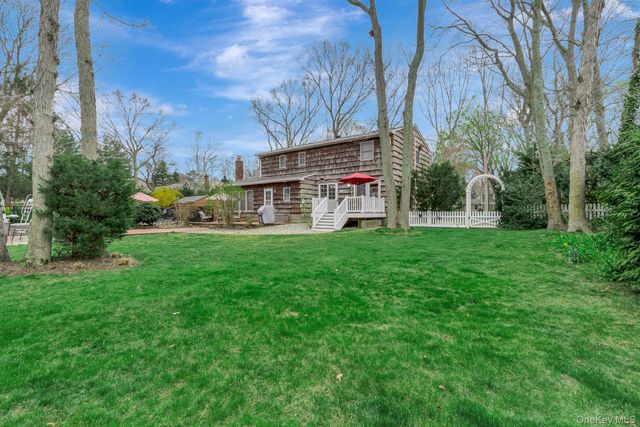 27 Richie Court N, Saint James, NY 11780