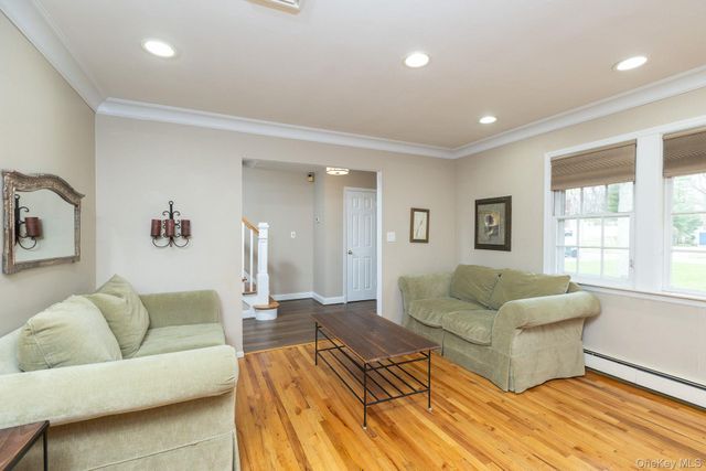 27 Richie Court N, Saint James, NY 11780
