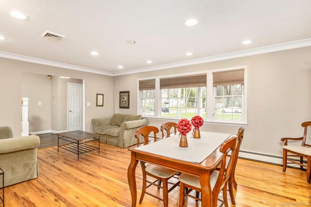 27 Richie Court N, Saint James, NY 11780