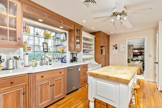 27 Richie Court N, Saint James, NY 11780