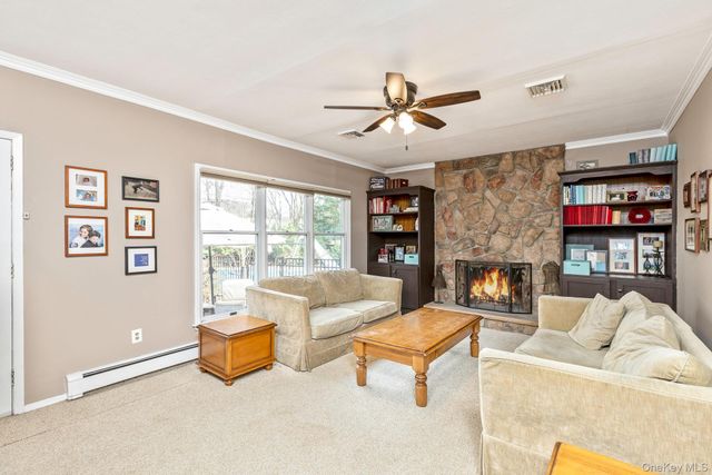 27 Richie Court N, Saint James, NY 11780