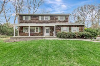 27 Richie Court N, Saint James, NY 11780