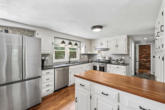 240 Wash Pond Road, Hampstead, NH 03841