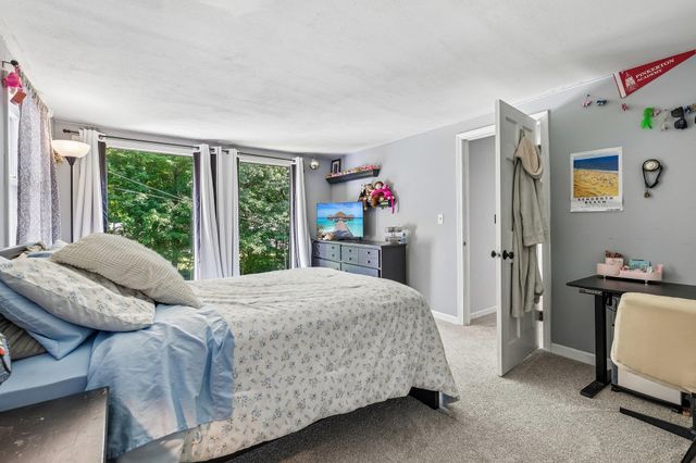 240 Wash Pond Road, Hampstead, NH 03841