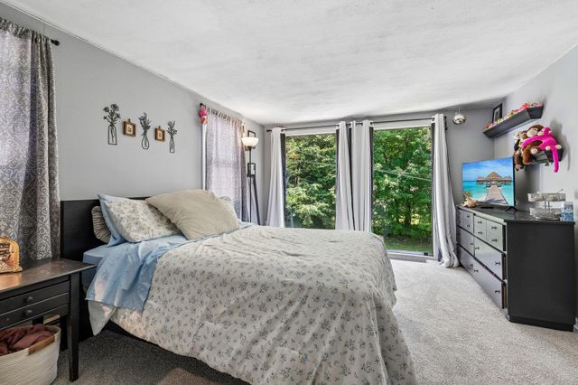 240 Wash Pond Road, Hampstead, NH 03841