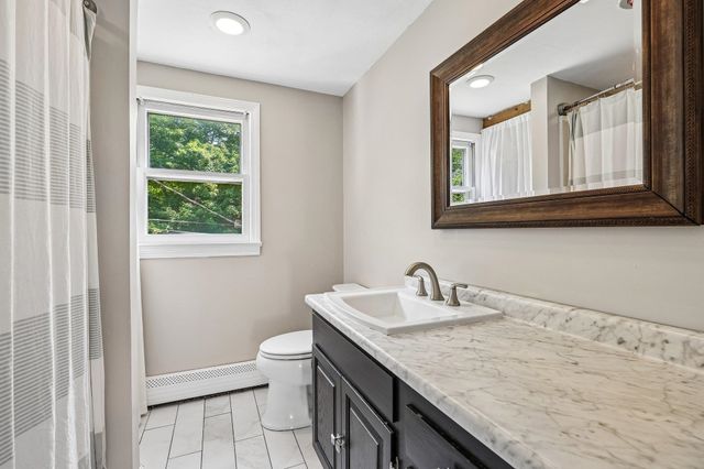 240 Wash Pond Road, Hampstead, NH 03841